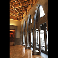 Barcelona, Palau Gell (Gaudi), Innenraum ber dem Hauptportal