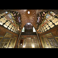 Barcelona, Palau Gell (Gaudi), Blick von der mittleren Etage zur Orgel und in die Haupthalle