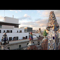 Barcelona, Palau Gell (Gaudi), Mit bunten Mosaiken verzierte Dachgiebel