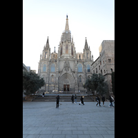 Barcelona, Catedral de la Santa Creu i Santa Eullia, Fassade mit Placita de la Seu