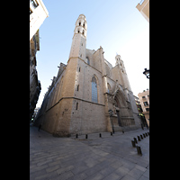 Barcelona, Basílica de Santa María del Mar, Ansicht der Fassade mit Turm von der Plaça de Santa María