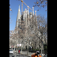 Barcelona, La Sagrada Familia, Blick von Sden auf die Passionsfassade mit Trmen, links: Marienturm mit Stern