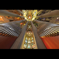 Barcelona, La Sagrada Familia, Chorraum mit Chororgel mit Blick ins Vierungsgewlbe