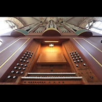 Schningen am Elm, St. Lorenz, Orgel mit Spieltisch pespektivisch
