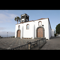 Tacoronte (Teneriffa), Santa Catalina, Plaza Santa Catalina mit Westfassade und Turm