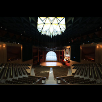 Las Palmas (Gran Canaria), Auditorio Alfredo Kraus, Blick von oben ganz hinten zur Orgel und Orchesterbhne mit Meerblick