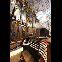 Passau, Dom St. Stephan, Hauptorgel mit Spieltisch kurz vor Schließung der Empore 2023