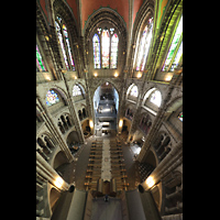 Köln (Cologne), Basilika St. Gereon, Blick vom oberen seitlichen Umgang des Dekagons aufs Dach der Orgel und in die Basilika
