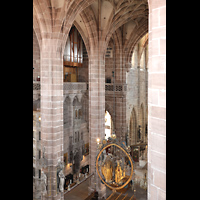 Nürnberg (Nuremberg), St. Lorenz, Blick vom Chorumgang zur Stephanusorgel und in den Chorraum mit Engelsgruß