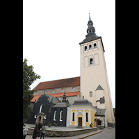 Tallinn (Reval), Niguliste kirik (St. Nikolai - jetzt Museum), Ansicht von Norden auf das vorgelagerte Eingangsportal und den Turm