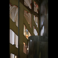 Mnchen (Munich), Liebfrauendom, Blick durch die Schleierbretter ber die 32'-Prospektpfeifen in den Dom
