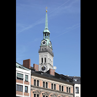 München (Munich), Alt St. Peter, Turm vom Viktualienmarkt aus gesehen