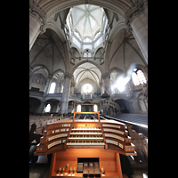 Mnchen (Munich), St. Lukas, Spieltisch und Blick zur (2023 noch nicht restaurierten) Orgel und in die Kuppel
