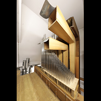 Passau, Dom St. Stephan, Fernorgel, obere Etage: Neue Orchestral Strings (2022) und von unten hochragende Becher der Posaune