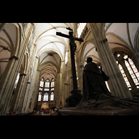 Regensburg, Dom St. Peter, Kruzifix im hinteren Dombereich