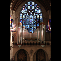 Paris, Cathédrale Américaine (Holy Trinity Cathedral), Grand Choeur Teilorgel mit buntem Glasfenster