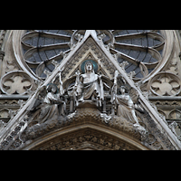 Paris, Sainte-Clotilde, Giebel mit Figurenschmuck ber dem Hauptportal
