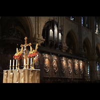 Paris, Cathdrale Notre-Dame, Chororgel und Chorgesthl mit Altar im Vordergrund