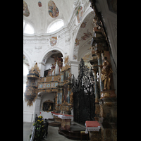 Muri, Klosterkirche, Gitter vor dem Chorraum mit Blick zur Evangelienorgel