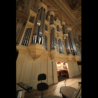 Zürich, Tonhalle, Orgel mit Spieltisch seitlich gesehen