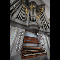 Horw, St. Katharina, Spieltisch und Orgel