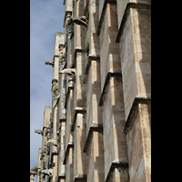 Palma de Mallorca, Catedral La Seu, Strebepfeiler mit Figurenschmuck an der Sdwand