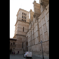 Palma de Mallorca, Catedral La Seu, Turm neben dem nrdlichen Seiteneingang