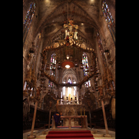 Palma de Mallorca, Catedral La Seu, Chorraum mit Leuchter von Gaud
