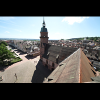 Freudenstadt, Ev. Stadtkirche, Blick vom Nordturm auf den Ostturm und den Marktplatz