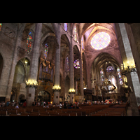 Palma de Mallorca, Catedral La Seu, Nrdliches Seitenschiff mit Orgel und Chorraum