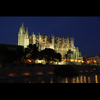 Palma de Mallorca, Catedral La Seu, Auenansicht in der Dmmerung