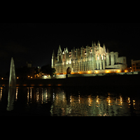 Palma de Mallorca, Catedral La Seu, Auenansicht vom Parc de la Mar in der Nacht