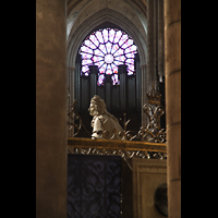 Paris, Cathdrale Notre-Dame, Blick durch den hinteren Chorumgang durchs Hauptschiff zur Orgel