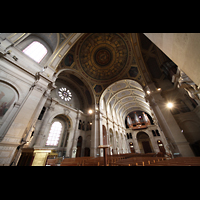 Paris, Saint-François-Xavier, Vierung mit Blick zur Orgel