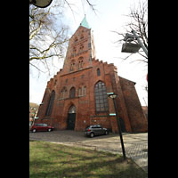 Lübeck, St. Ägidien, Fassade mit Turm