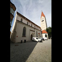 Kaufbeuren, Stadtpfarrkirche St. Martin, Blick vom Kirchhof auf St. Martin