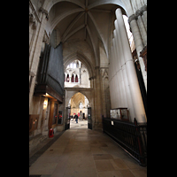 York, Minster (Cathedral Church of St Peter), Pedalpfeifen des Open Diapason 16' (li) und 32' (re) im Chorumgang