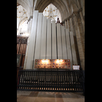 York, Minster (Cathedral Church of St Peter), Pedalpfeifen des Double Open Wood 32' im linken Chorumgang