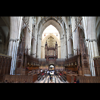 York, Minster (Cathedral Church of St Peter), Chorraum mit Chorgestühl und Orgel