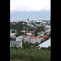 Reykjavík, Háteigskirkja, Blick vom Perlan-Hügel zur Háteigskirkja