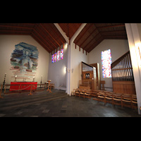Skálholt, Skáholtskirkja, Innenraum in Richtung Chor mit Orgel im Querhaus