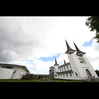 Reykjavík, Háteigskirkja, Außenansicht seitlich perspektivisch