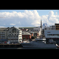 Bodø, Domkirke, Domkirke vom Hafen / von der Hurtigruten aus gesehen