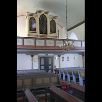 Brnnysund, Kirke, Linke Seitenempore mit kleiner Orgel