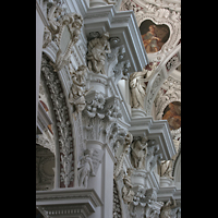 Passau, Dom St. Stephan, Kapitelle im Hauptschiff