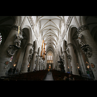 Brussel (Bruxelles - Brüssel), Kathedraal Sint Michiel en Goedele, Innenraum / Hauptschiff in Richtung Chor