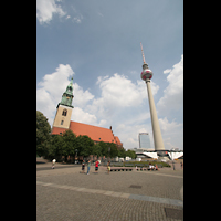 Berlin, St. Marienkirche, Alexanderplatz mit Marienkirche und Fernsehturm