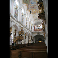 München (Munich), Alt St. Peter, Innenraum / Hauptschiff in Richtung Orgel
