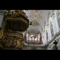 München (Munich), Alt St. Peter, Orgel mit Kanzel