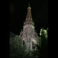 Linz, Maria-Empfängnis-Dom, Turm des Mariendoms bei Nacht